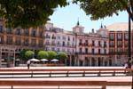 Banken von der Plaza Mayor, zeigen Sie die Ayuntamiento de Burgos, Spanien.