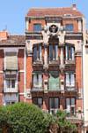 Haus mit Säulen, Burgos, Spanien.
