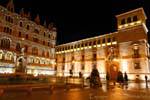 León in der Nacht, Plaza San Marcelo Diputación, Spanien.
