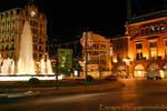 León, Wasserstrahl-Nacht auf der Plaza Santo Domingo, Spanien.