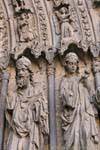 Statuen ohne Hände und Engel, Tür Skulptur, Kathedrale León, Spanien.