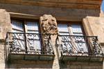 Windows und Wappen, Salamanca, Spanien.