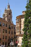 Shell und die lokale Architektur, Salamanca, Spanien.