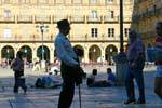 Der Mann mit dem Rohrstock, Salamanca, Plaza Mayor, Spanien.