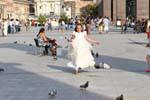 Kommunion verfolgt Tauben, Plaza del Pilar, Zaragoza, Spanien.