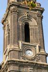 Uhr auf dem Barockturm der Basilica del Pilar, Zaragoza, Spanien.