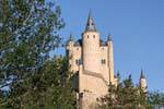 Alcázar von Segovia, auf einem Felsen durch den Flüssen Eresma und Clamores graben gebaut, Spanien.
