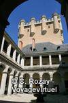 Hof vor dem Turm John II, Alcazar, Segovia, Spanien.