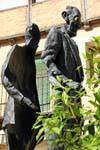Menschen Bronze halbiert, Socorro Plaza, Segovia, Spanien.