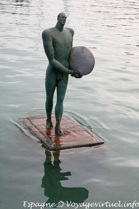 Statue Windsurfer, Paseo Conde Vallellano, Alicante - Spanien