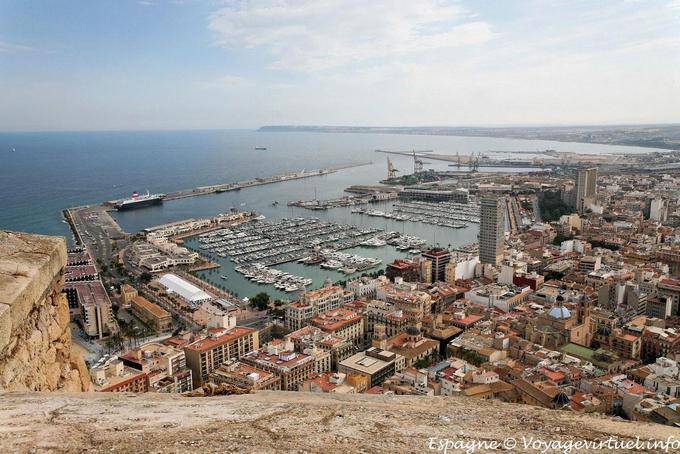 Alicante, Blick auf den Hafen - Spanien