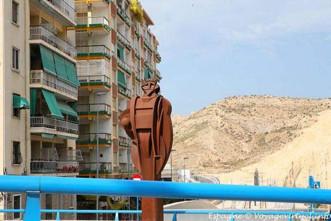 Moderne Eisenstatue, Rambla, Alicante - Spanien