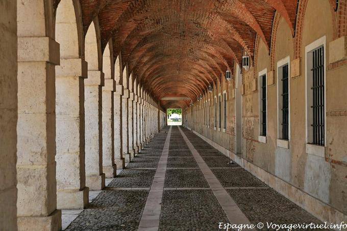 Arcades Backstein und Kiesel Officios Casa de Aranjuez - Spanien
