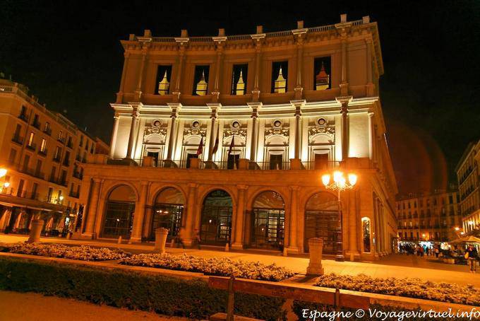 Teatro Real in der Nacht, Oper, Madrid gesehen - Spanien