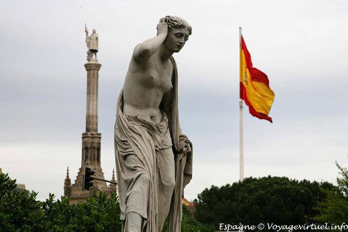 Statue vor der Columbus-Denkmal, Plaza Colon, Madrid - Spanien