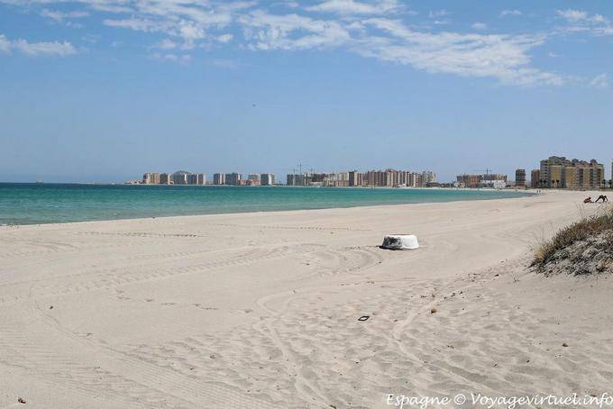 Mare Menor, menschenleeren Strand in La Manga - Spanien
