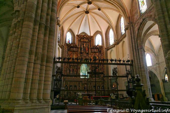 Murcia, Santa Maria Kirchenschiff Altar Ende - Spanien