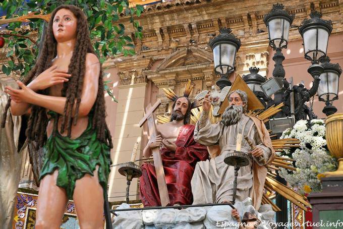 Valencia, Eva, Gott und Christus in einer Prozession - Spanien
