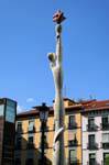 Madrid Atocha Museo Reina Sofia, Skulptur auf dem Platz, Spanien.