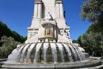 Brunnen in der Rückseite des Denkmals für Cervantes, Plaza de Espana, Madrid, Spanien.