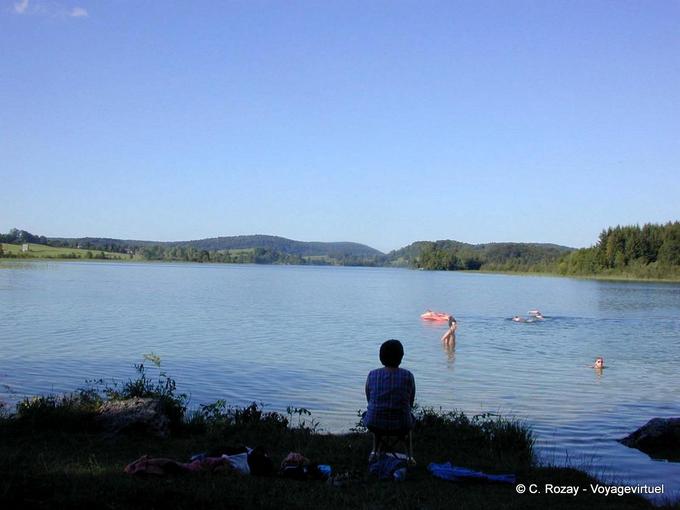 Schwimmen am See Ilay, Jura - Franche-Comté, Frankreich