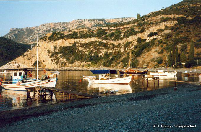 Der ruhige Strand Sampatiki zu Leonidio - Griechenland