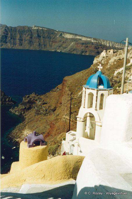 Kirche auf dem Vakuum, Oia, Santorin - Griechenland