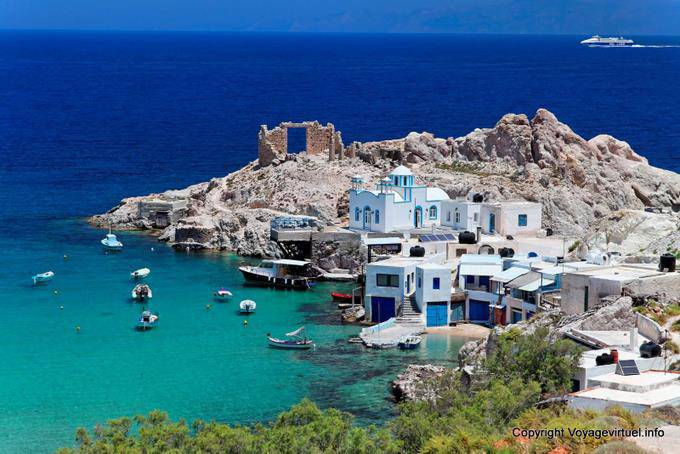 Milos, Firopotamos, Blick auf Dorf - Griechenland