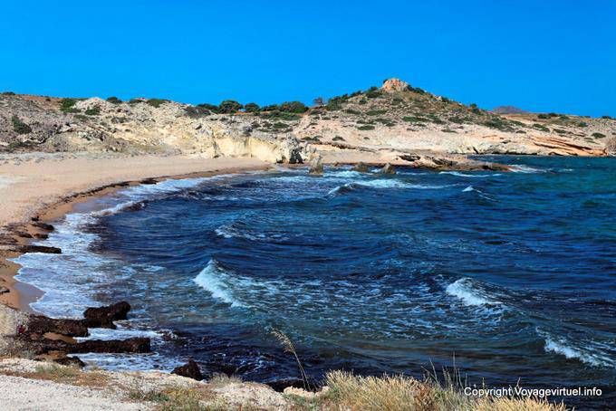 Wellen am Strand Mytakas Milos - Griechenland
