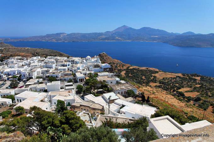 Milos, Plaka, mit Blick auf das Dorf - Griechenland