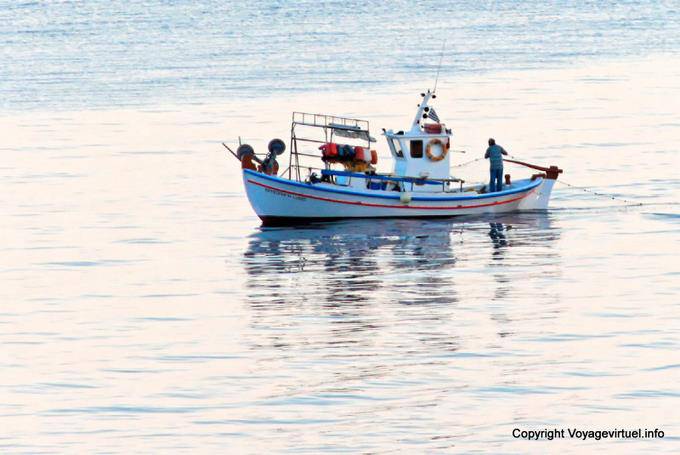 Sifnos, Chryssopigi, Fischerboot - Griechenland