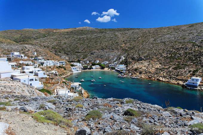 Sifnos, Faros, Panoramablick auf die Bucht - Griechenland