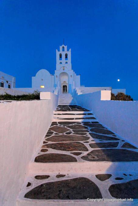 Sifnos Panagia Chryssopigi, Mond Aufstieg - Griechenland