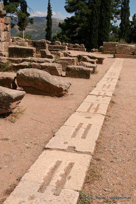Blocks zu Fuß auf der Bühne, Delphi - Griechenland