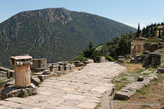 Die Heilige Straße, Delphi - Griechenland