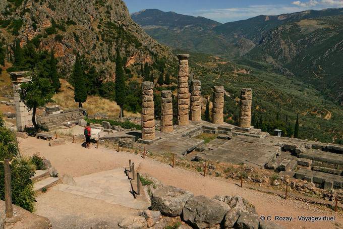 Blick auf den Tempel des Apollo, Delphi - Griechenland