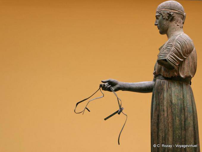 Wagenlenker große Statue eines Wagenlenkers, Delphi Museum - Griechenland