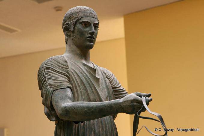 Wagenlenker die Zügel, das Archäologische Museum von Delphi - Griechenland