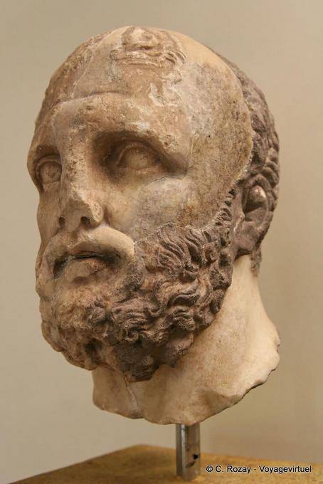 Bust die gebrochene Nase, das Archäologische Museum von Delphi - Griechenland