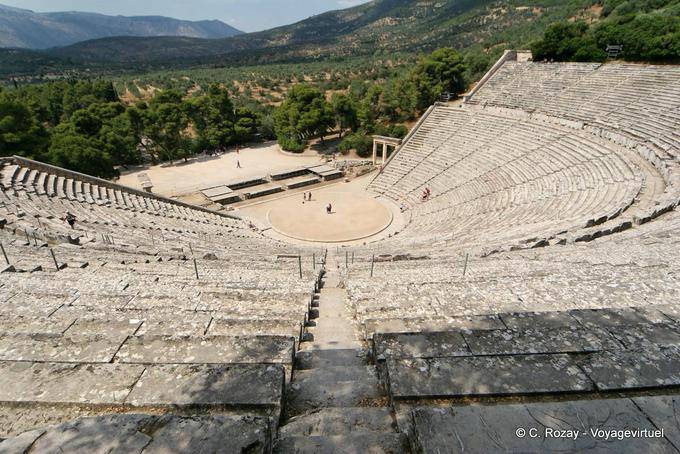 Die Spitze der Schritte ist 22,50 m über dem Orchester befindet, Epidaurus Theater - Griechenland
