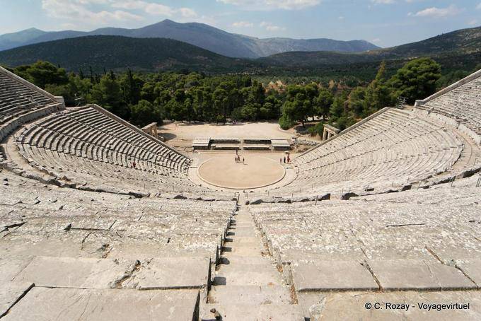 Panorama von der Spitze des Theaters von Epidaurus - Griechenland