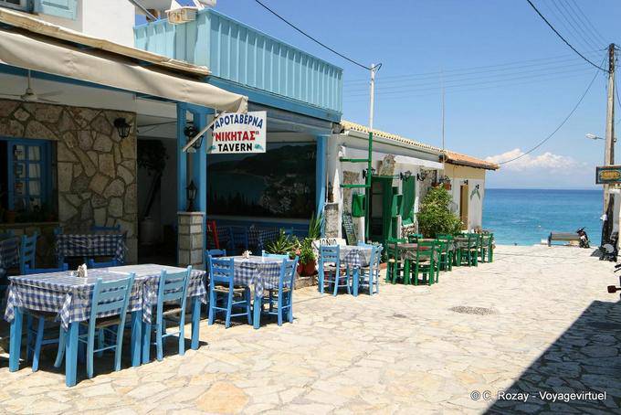 Terrassen von Tavernen, Lefkada Agios Nikitas - Griechenland