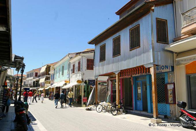 Holzhäuser in der Fußgängerzone, Chora Lefkas Lefkada - Griechenland