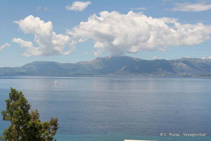 Meer, Berge und Wolken, Lefkada - Griechenland