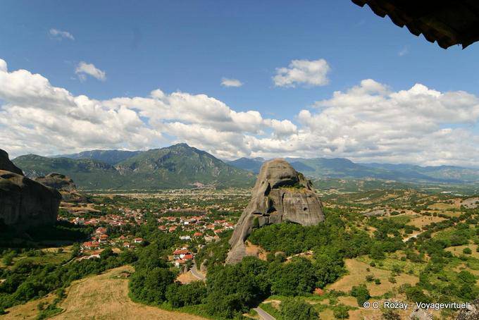 Sicht auf das Tal aus dem Kloster Agios Nikolaos Anapafsas, Meteora - Griechenland