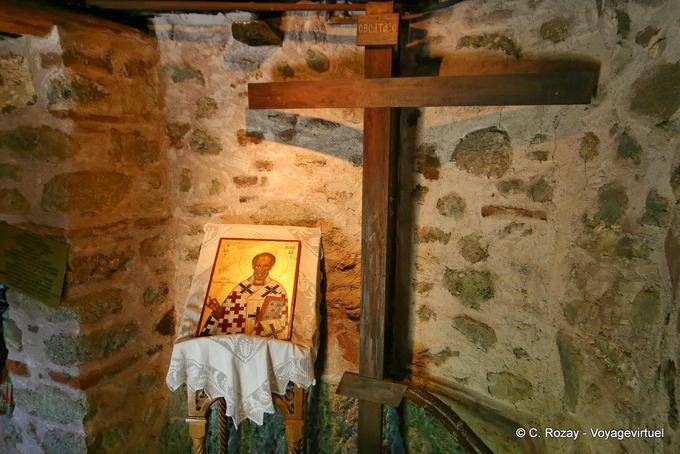 Kreuz und Ikone, Agios Nikolaos Anapafsas Kloster, Meteora - Griechenland