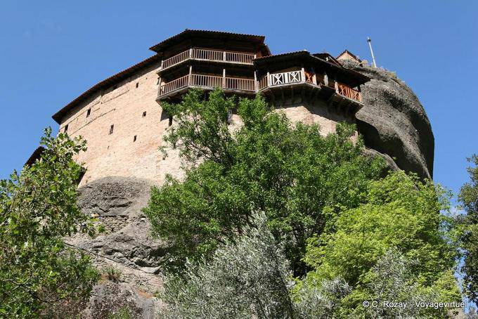 Balkone auf der leeren Anapafsas Nikolaos-Kloster, Meteora - Griechenland