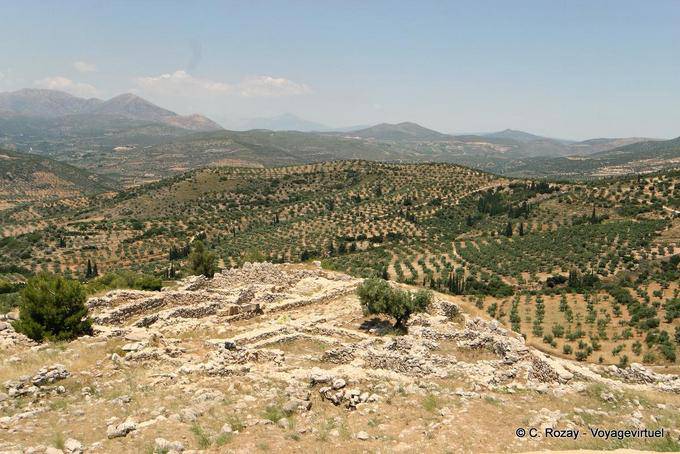 Blick auf den Überresten des Palastes von Atreus, Mykene - Griechenland