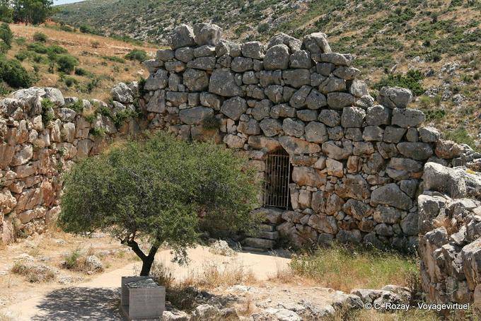 Olivier und Zyklopenmauer, Mykene - Griechenland