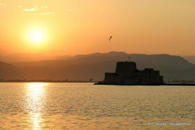 Nafplion, Sonnenuntergang auf dem Bourtzi - Griechenland